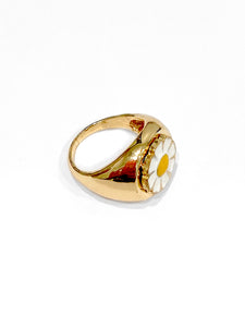 the top of a gold chunky summery colorful ring