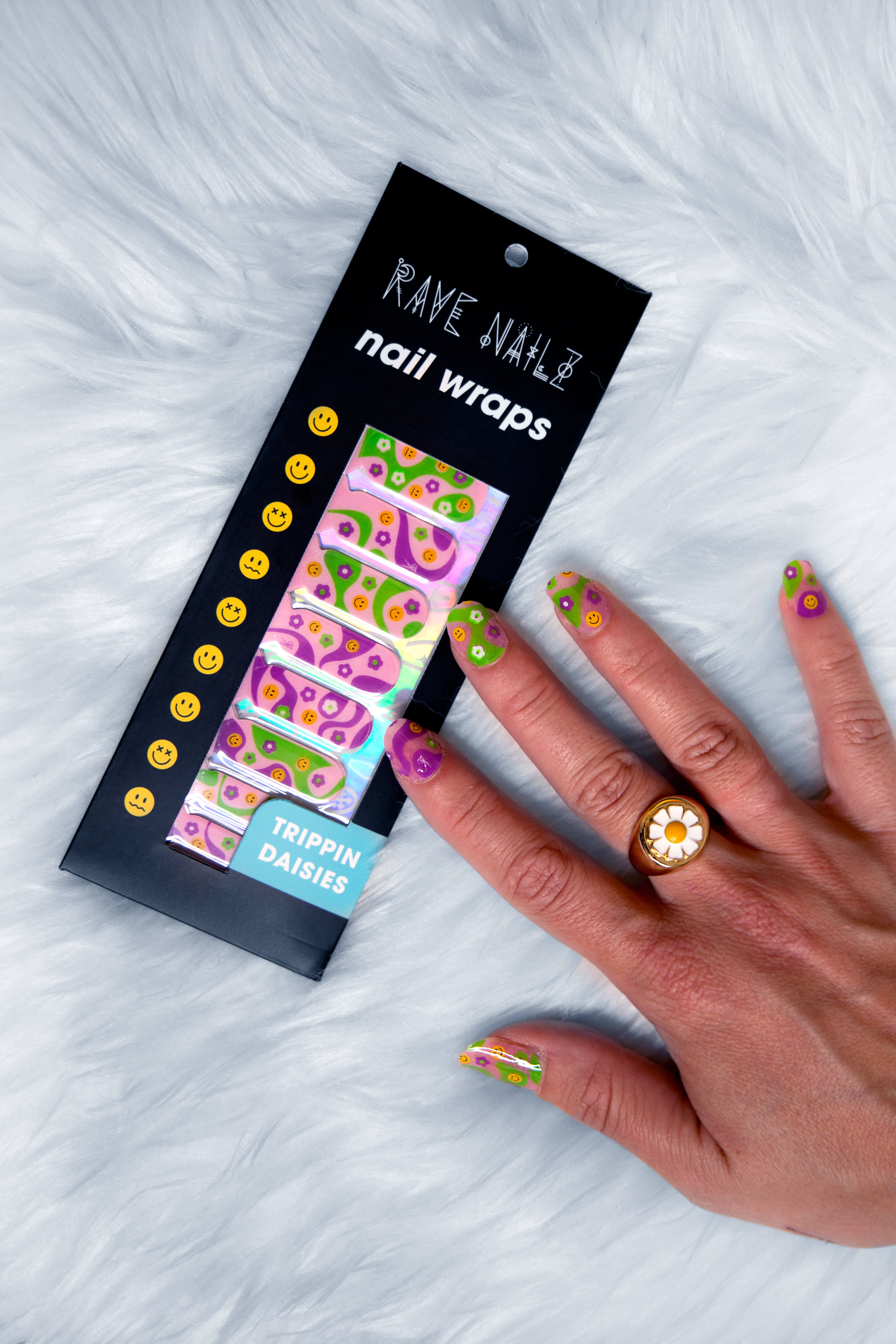 Trippin Daisies Nail Wraps