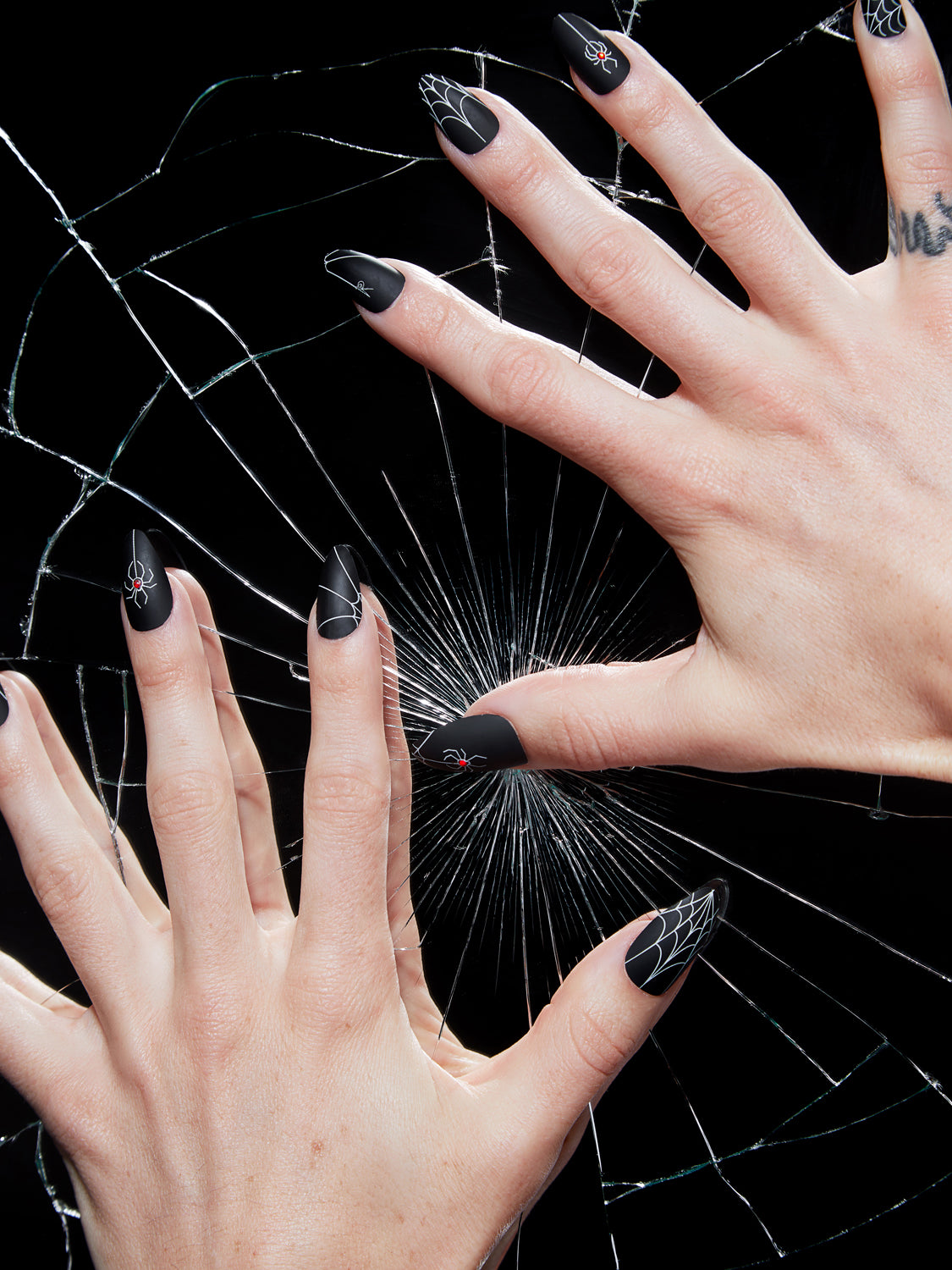 Black LV Credit card grabber – Maritza's Nails